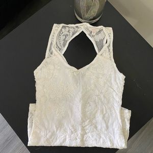 ‼️SALE 5/$25‼️ Guess floral top. ✨